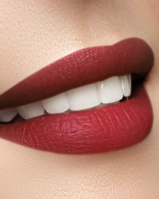 Long-lasting satin lipstick