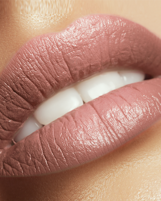 Long-lasting satin lipstick